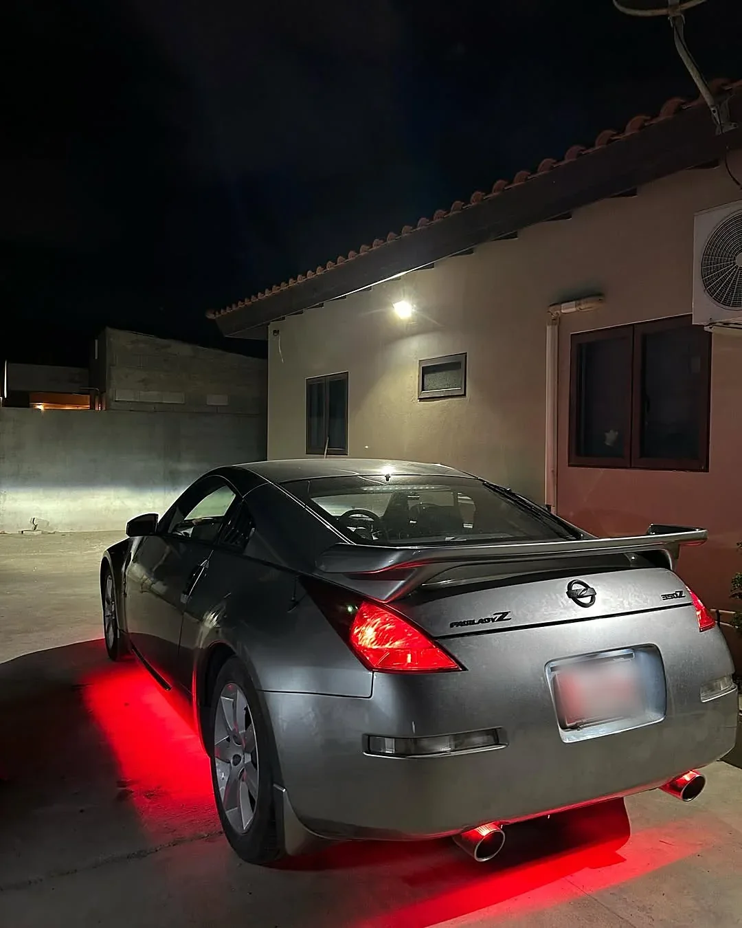 Nissan 350Z — red underglow